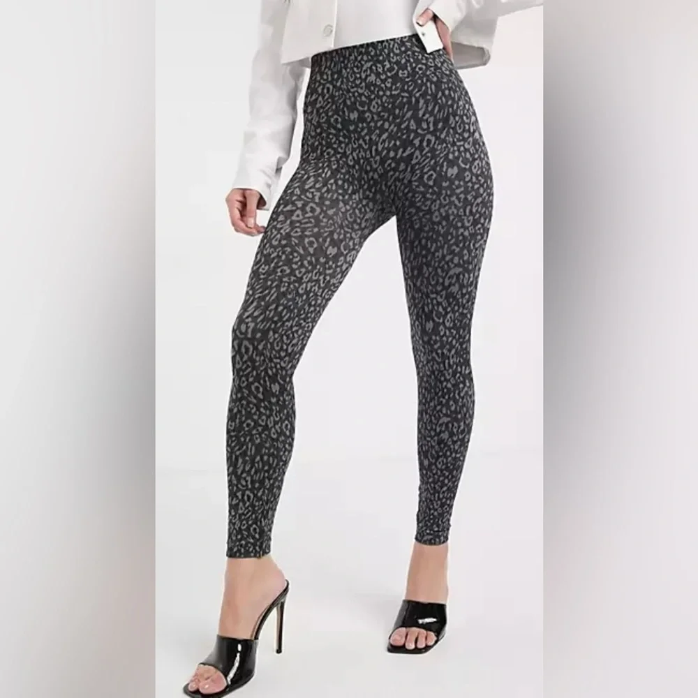 Spanx Look at Me Now double layer waistband leopard print jegging in black